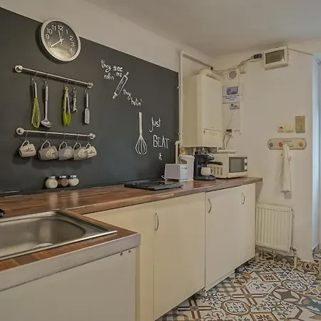 Old Town City Center Apartments Braşov Esterno foto