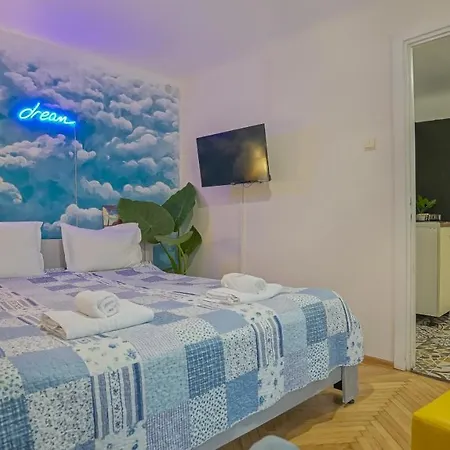 Old Town City Center Apartments Braşov Esterno foto