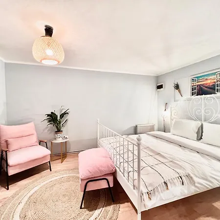 Old Town City Center Apartments Braşov Esterno foto
