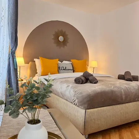 Old Town City Center Apartments Braşov Esterno foto