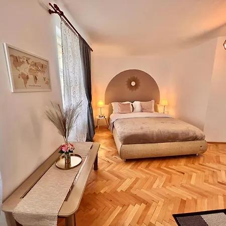 Old Town City Center Apartments Braşov Esterno foto