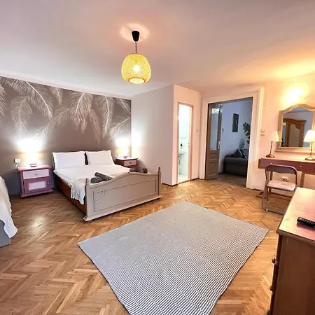 Old Town City Center Apartments Braşov Esterno foto