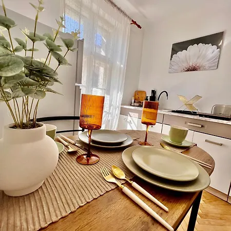 Old Town City Center Apartments Braşov Esterno foto