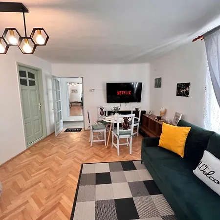 Old Town City Center Apartments Braşov Esterno foto