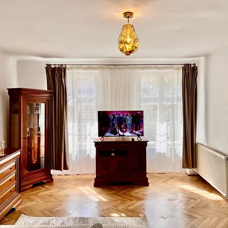 Old Town City Center Apartments Braşov Esterno foto