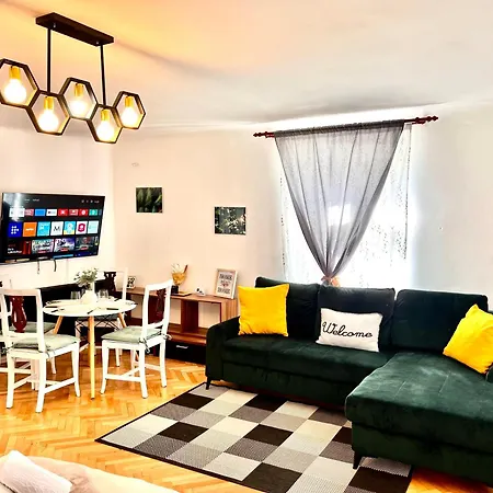 Old Town City Center Apartments Braşov Esterno foto
