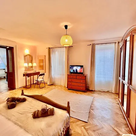 Old Town City Center Apartments Braşov Esterno foto